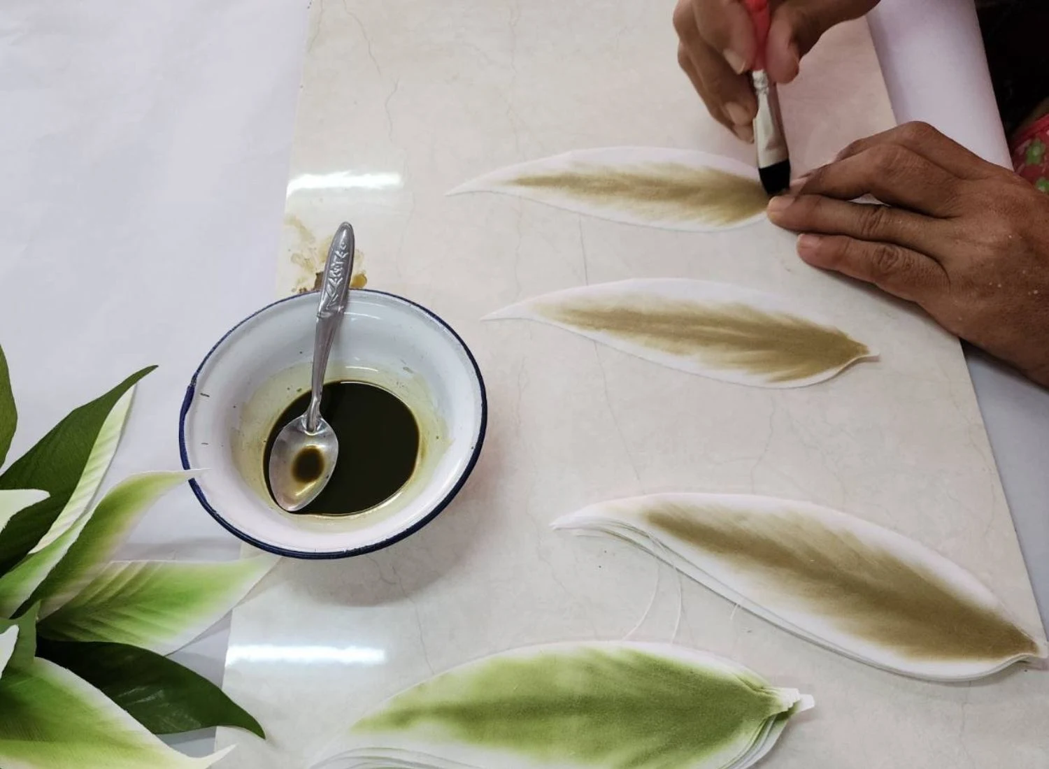 Hand-painting natural color gradients onto flower leaves